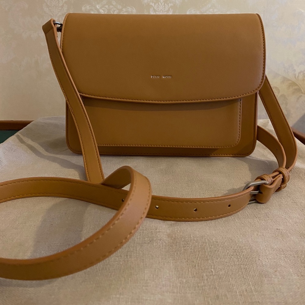 Pixie Mood Zoe Crossbody bag (Vegan) in Apricot